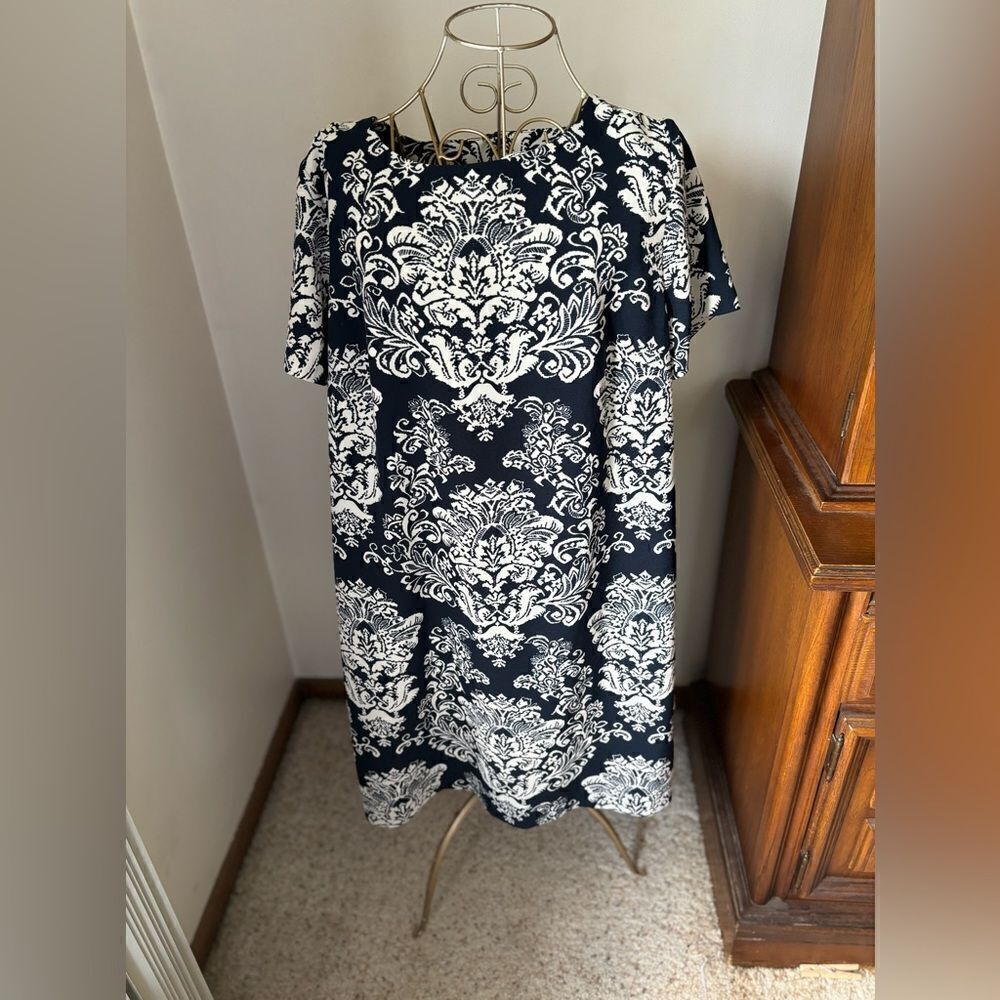 C. Wonder Damask Print Short Sleeve Dress Size Medium Navy